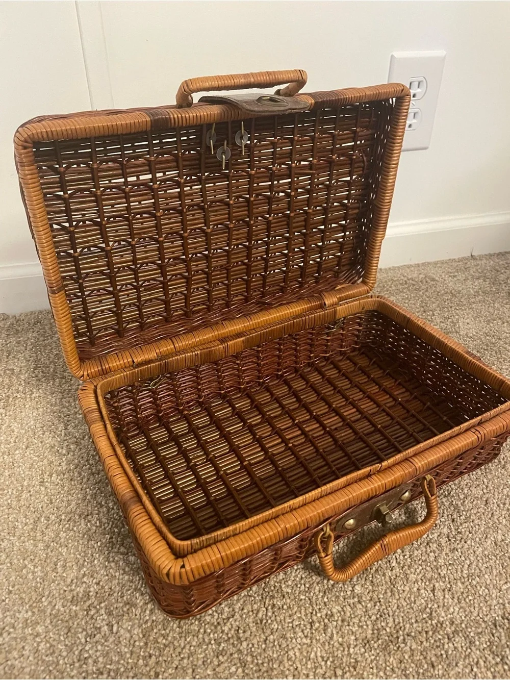 Woven Rattan Storage Basket with Handle - Brown picnic basket 13.5 L X 8 W X 5 H